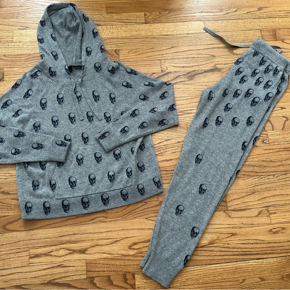 360 Cashmere gray lounge set.